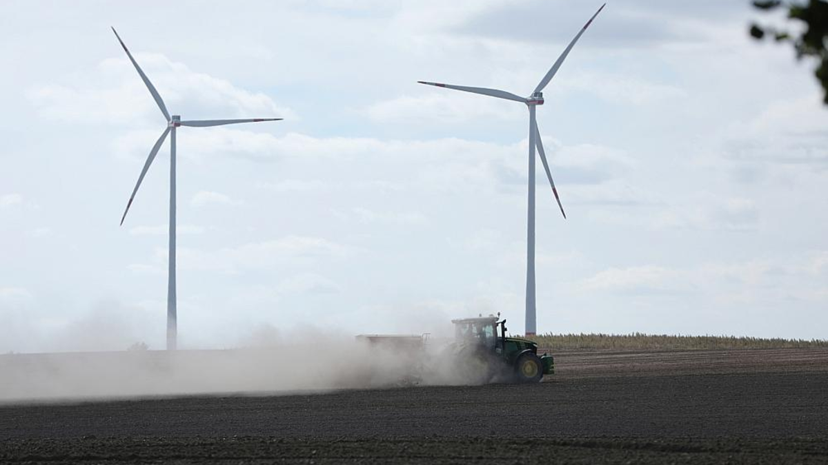 Bauer mit Traktor (Archiv) - Foto: über dts Nachrichtenagentur