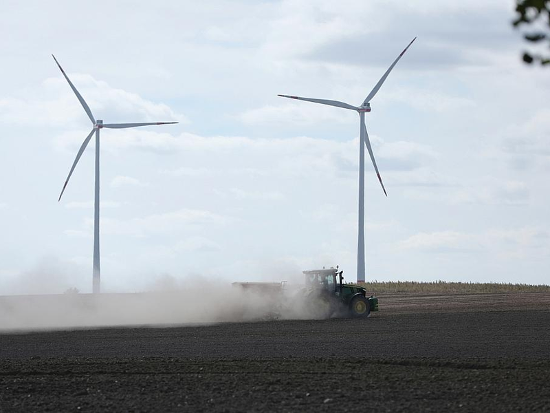Bauer mit Traktor (Archiv) - Foto: über dts Nachrichtenagentur