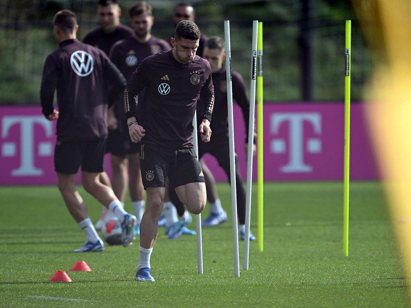 Sieht Entwicklungen im Profifußball durchaus kritisch: Robin Gosens. - Foto: Federico Gambarini/dpa