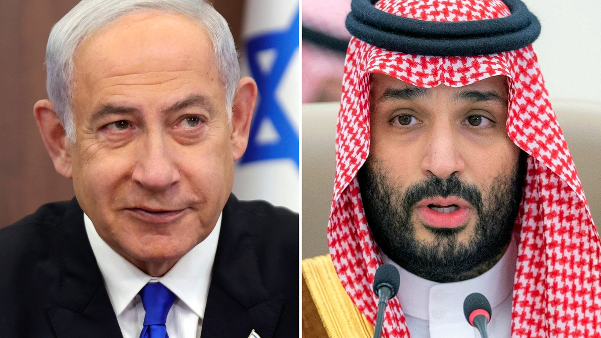 Israels Ministerpräsident Benjamin Netanjahu (l) und der saudische Kronprinz Mohammed bin Salman. Saudi-Arabien hat die Gespräche über eine mögliche Normalisierung der Beziehungen mit Israel gestoppt, heißt es. - Foto: Abir Sultan/-/EPA POOL via AP/Saudi Press Agency/dpa