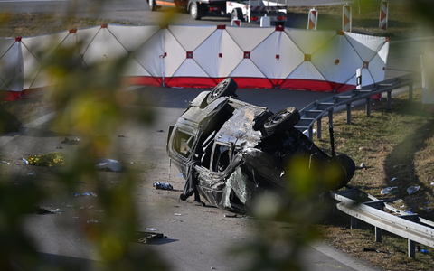 Beim Unfall eines mutmaßlichen Schleuserfahrzeugs auf der Autobahn 94 sind sieben Menschen gestorben und mehrere schwer verletzt worden. - Foto: Sven Hoppe/dpa