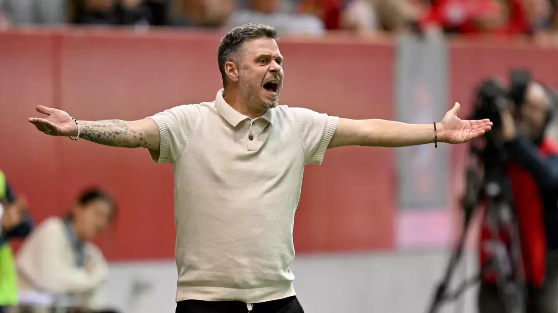 Trainer Alexander Straus und sein Team kamen nicht über ein 0:0 gegen Frankfurt hinaus. - Bild: Peter Kneffel/dpa/Archivbild