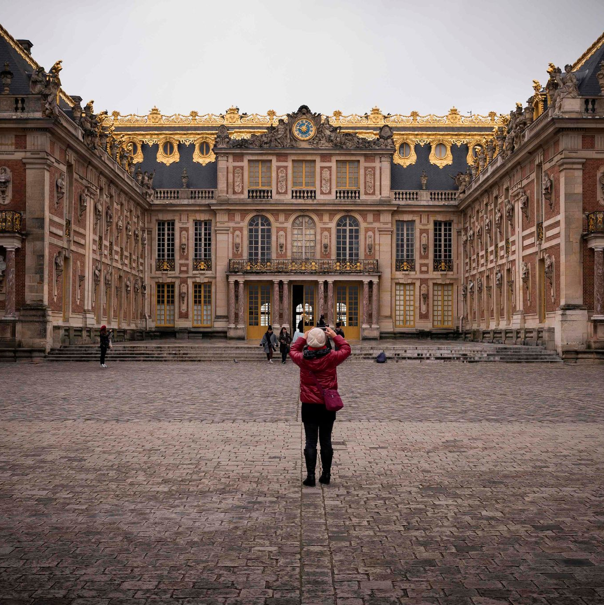 Das Schloss von Versailles wurde am Samstagnachmittag geräumt (Archivbild). - Foto: Lionel Bonaventure/AFP/dpa