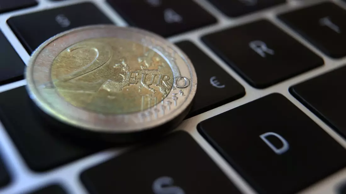 Wer daheim schlechteres Internet hat als vertraglich zugesichert, sollte nach Ansicht von Verbraucherschützern eine Preisreduktion bekommen. - Bild: Karl-Josef Hildenbrand/dpa