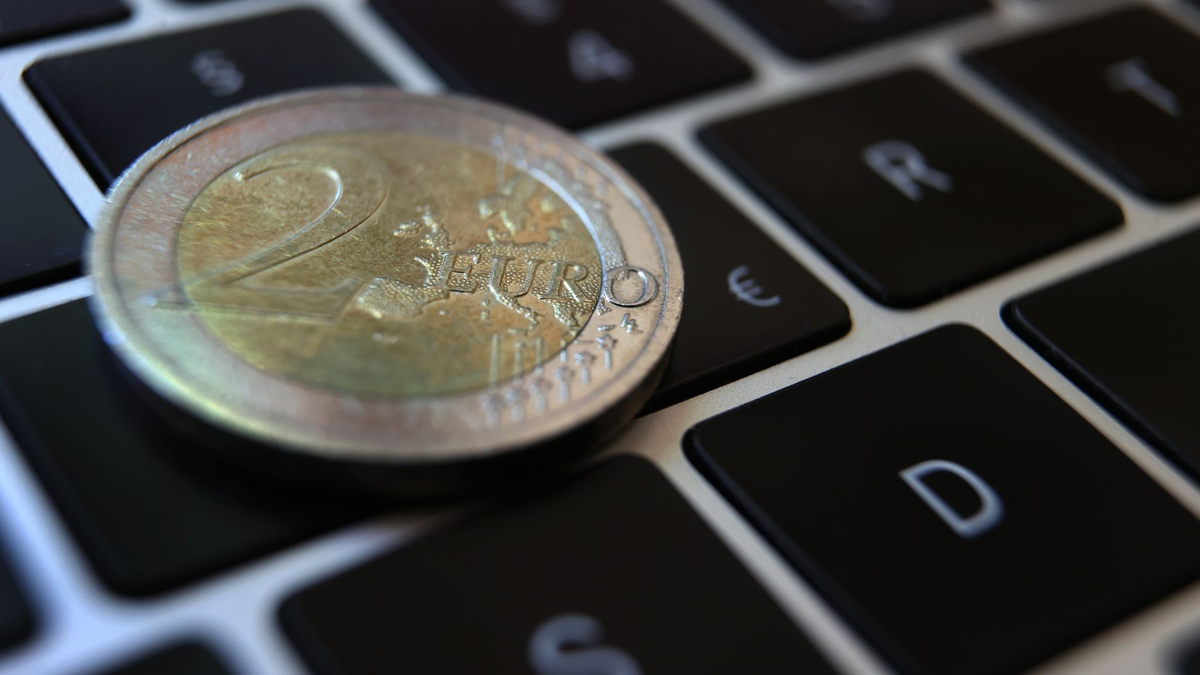 Wer daheim schlechteres Internet hat als vertraglich zugesichert, sollte nach Ansicht von Verbraucherschützern eine Preisreduktion bekommen. - Foto: Karl-Josef Hildenbrand/dpa