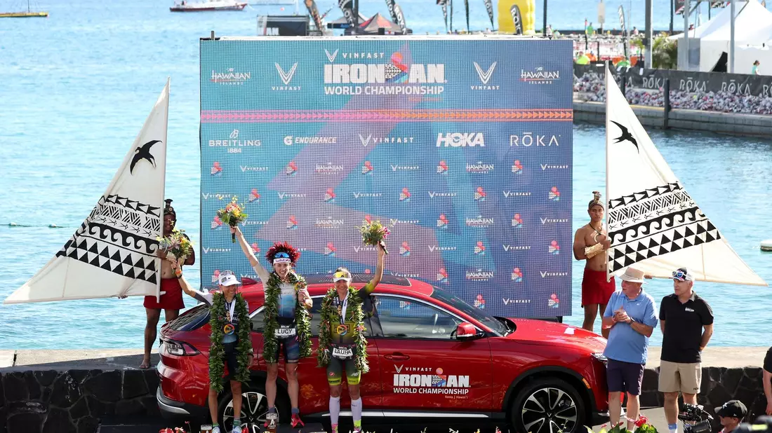 Anne Haug (l) wurde hinter Lucy Charles-Barclay (M.) Zweite. Auf Rang drei kam Laura Philipp. - Bild: Christian Petersen/Getty Images for IRONMAN/dpa