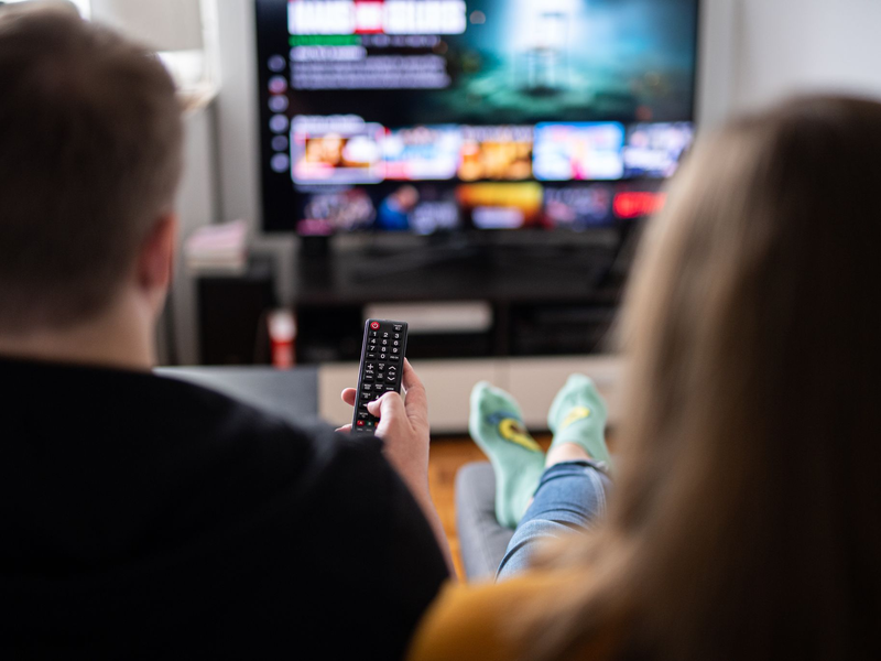 Streaming ist der große Freizeit-Trend unserer Zeit. - Foto: Daniel Reinhardt/dpa