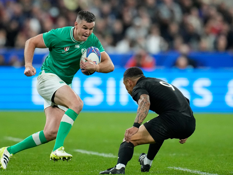 Die Iren um Johnny Sexton (l) verloren gegen Neuseeland. - Foto: Christophe Ena/AP/dpa