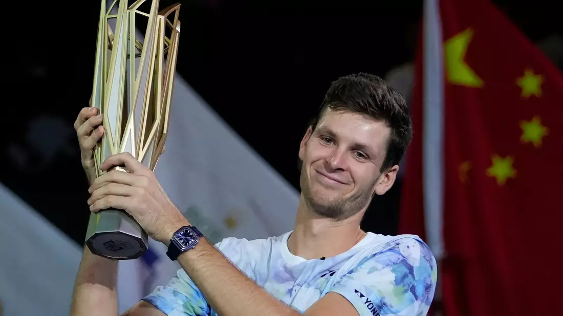 Hubert Hurkacz gewann seinen zweiten Masters-Titel. - Bild: Andy Wong/AP/dpa