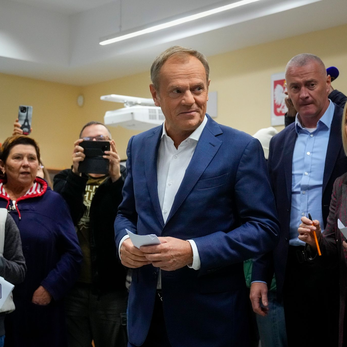 Herausforderer Donald Tusk will mit seiner Bürgerkoalition (KO) die Macht in dem EU-Staat übernehmen. - Foto: Petr David Josek/AP/dpa