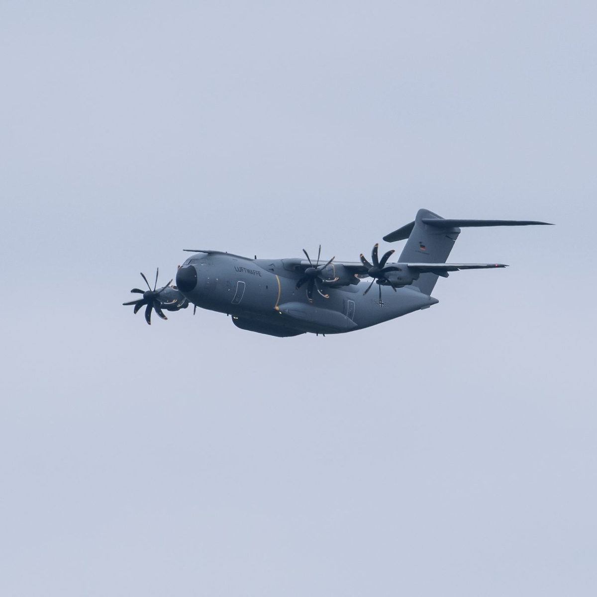 Ein vierter Airbus A400M der deutschen Luftwaffe holt weitere Passagiere in Israel ab (Archivbild). - Foto: Silas Stein/dpa