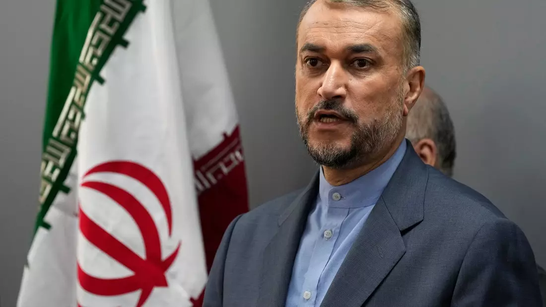 «Jeder hat Szenarien entworfen, und jeder hat die Hand am Abzug»: der iranische Außenminister Hussein Amirabdollahian. - Bild: Hussein Malla/AP/dpa