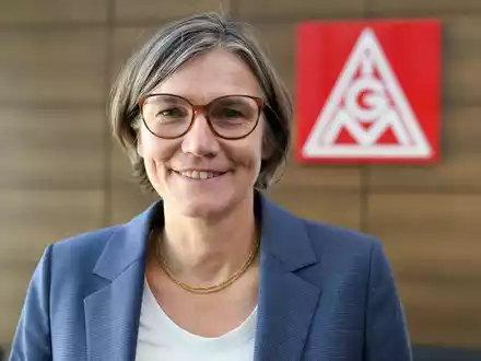 IG-Metall-Chefin Benner ist klar: Die Arbeitnehmer in der Metall- und Elektroindustrie haben «enormes geleistet und gleichzeitig auf viel verzichtet». - Foto: Arne Dedert/dpa