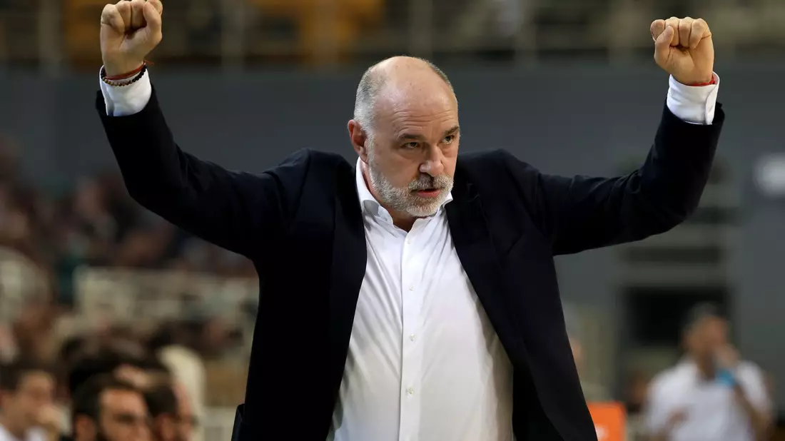 Heimsieg gegen Ludwigsburg: Bayerns Cheftrainer Pablo Laso jubelt. - Bild: Yorgos Karahalis/dpa/Archivbild