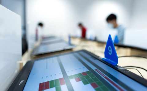 In den ersten neun Monaten dieses Jahres wurden 1,52 Millionen Prüfungen abgelegt. - Foto: Rolf Vennenbernd/dpa