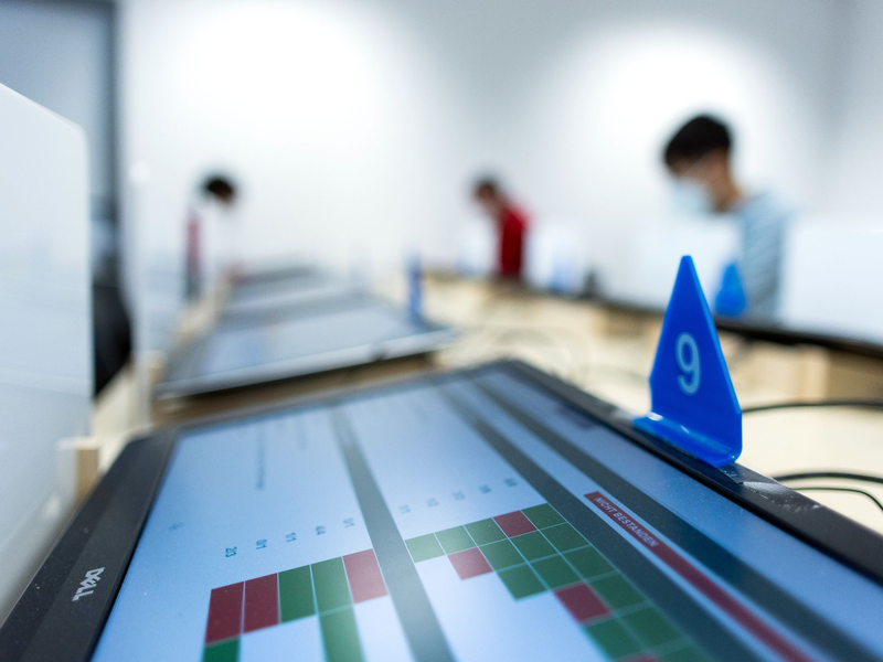 In den ersten neun Monaten dieses Jahres wurden 1,52 Millionen Prüfungen abgelegt. - Foto: Rolf Vennenbernd/dpa