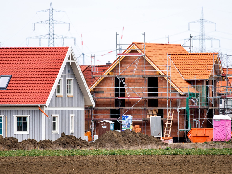 Ab 2030 sollen nur noch Gebäude gebaut werden, die am Standort keine Treibhausgase aus fossilen Brennstoffen ausstoßen. Ausnahmen sind laut EU-Kommission möglich. - Foto: Hauke-Christian Dittrich/dpa