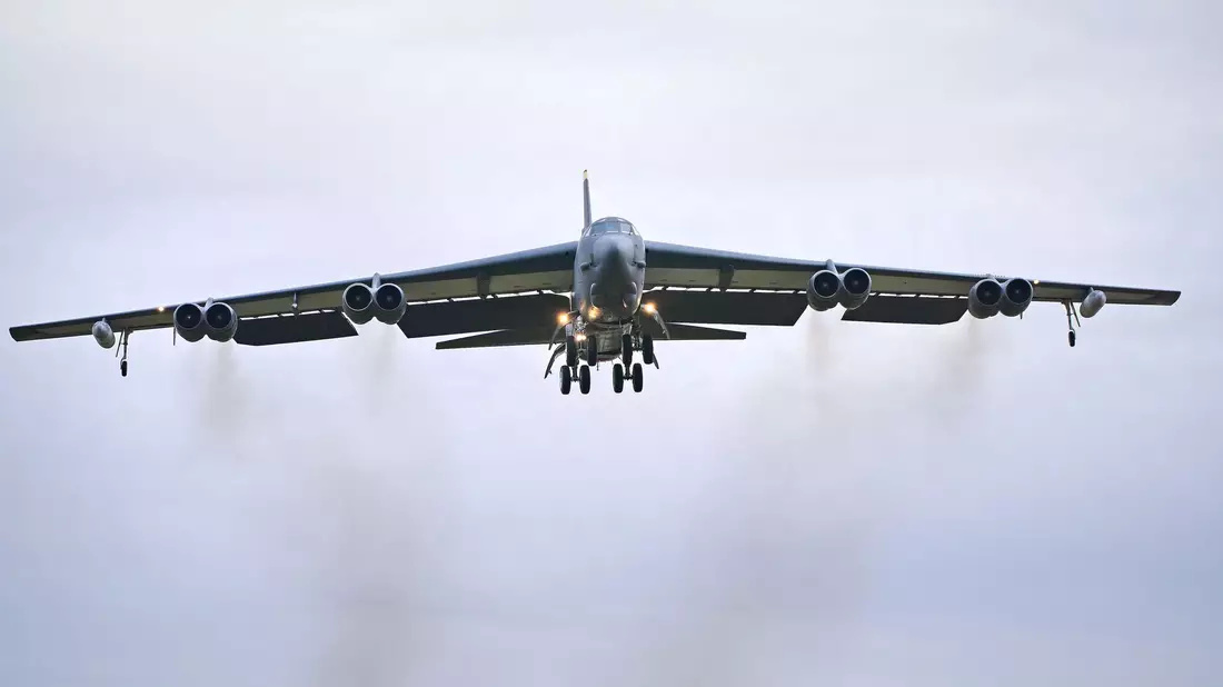 An der Übung «Steadfast Noon» sind in den kommenden eineinhalb Wochen etwa 60 Flugzeuge beteiligt - darunter moderne Kampfjets, aber auch Überwachungs- und Tankflugzeuge sowie Langstreckenbomber vom Typ B-52. - Bild: Ben Birchall/PA Wire/dpa