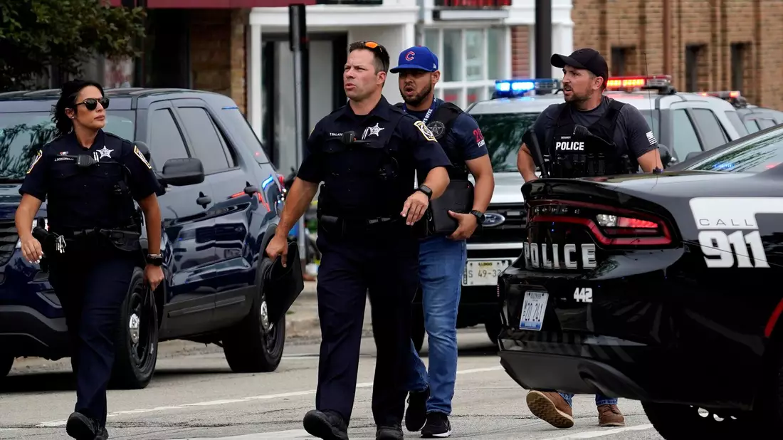 Polizeibeamte in Chicago. (Symbolbild) - Bild: Nam Y. Huh/AP/dpa