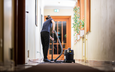 Nach Meinung der Grünen-Co-Vorsitzenden Ricarda Lang war die Entscheidung der Mindestlohnkommission ein «Schlag ins Gesicht» für viele Menschen. - Foto: Daniel Reinhardt/dpa