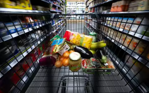 «Skimpflation» ist für Kundinnen und Kunden beim Einkauf nur schwer auszumachen. - Foto: Sven Hoppe/dpa