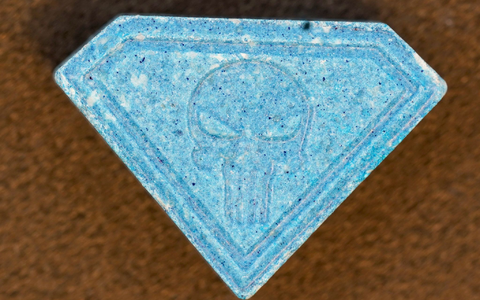 Ein 13-jähriges Mädchen starb im Sommer nach dem Konsum der Ecstasy-Pille «Blue Punisher». - Foto: -/drugchecking Projekt Berlin/dpa