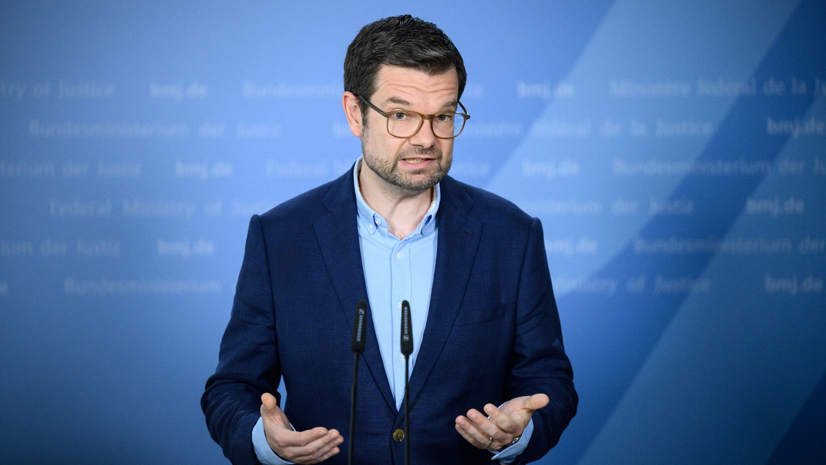 Justizminister Marco Buschmann bei einer Pressekonferenz im Bundesministerium der Justiz. - Foto: Bernd von Jutrczenka/dpa