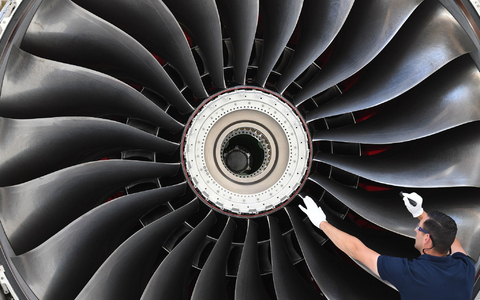 Rolls-Royce baut vor allem Antriebe für Großraumflugzeuge, die auf Langstreckenverbindungen von Kontinent zu Kontinent zum Einsatz kommen. - Foto: Ralf Hirschberger/zb/dpa