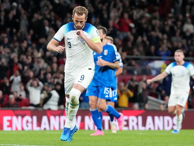 Harry Kane traf beim Sieg der Engländer gegen Italien doppelt. - Foto: Frank Augstein/AP/dpa