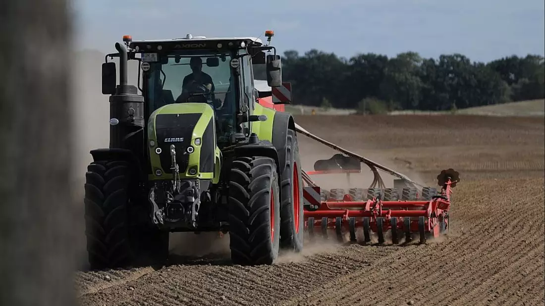 Bauer mit Traktor (Archiv) - Bild: über dts Nachrichtenagentur