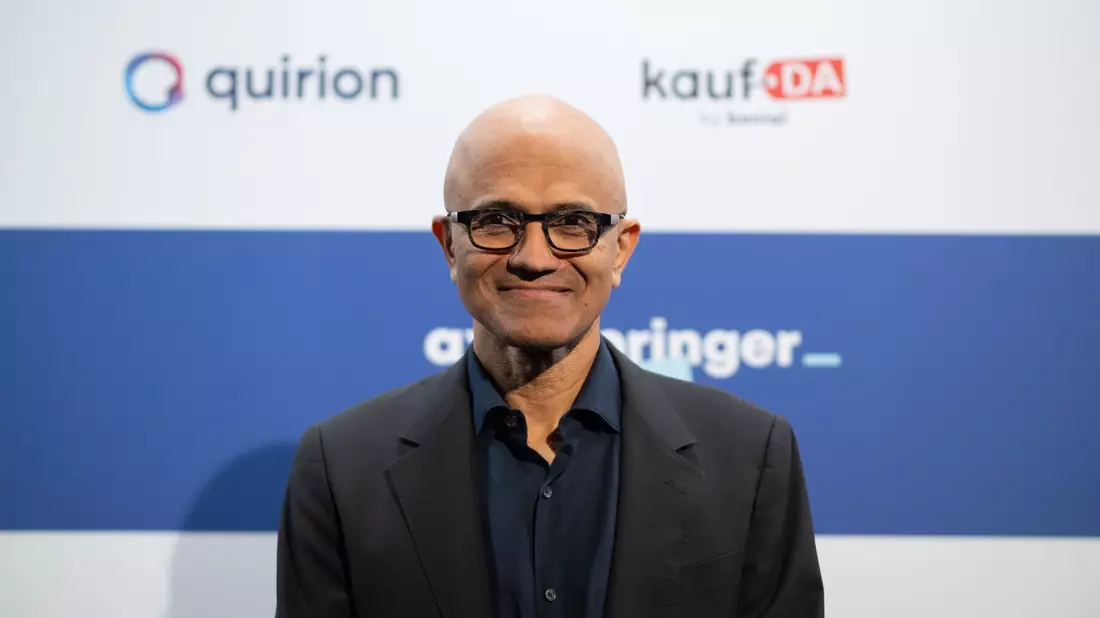 Menschliche Fähigkeiten wie kritisches Denken würden in der Zukunft möglicherweise sogar noch wichtiger werden, prognostiziert der Microsoft-Chef. - Bild: Sebastian Christoph Gollnow/dpa