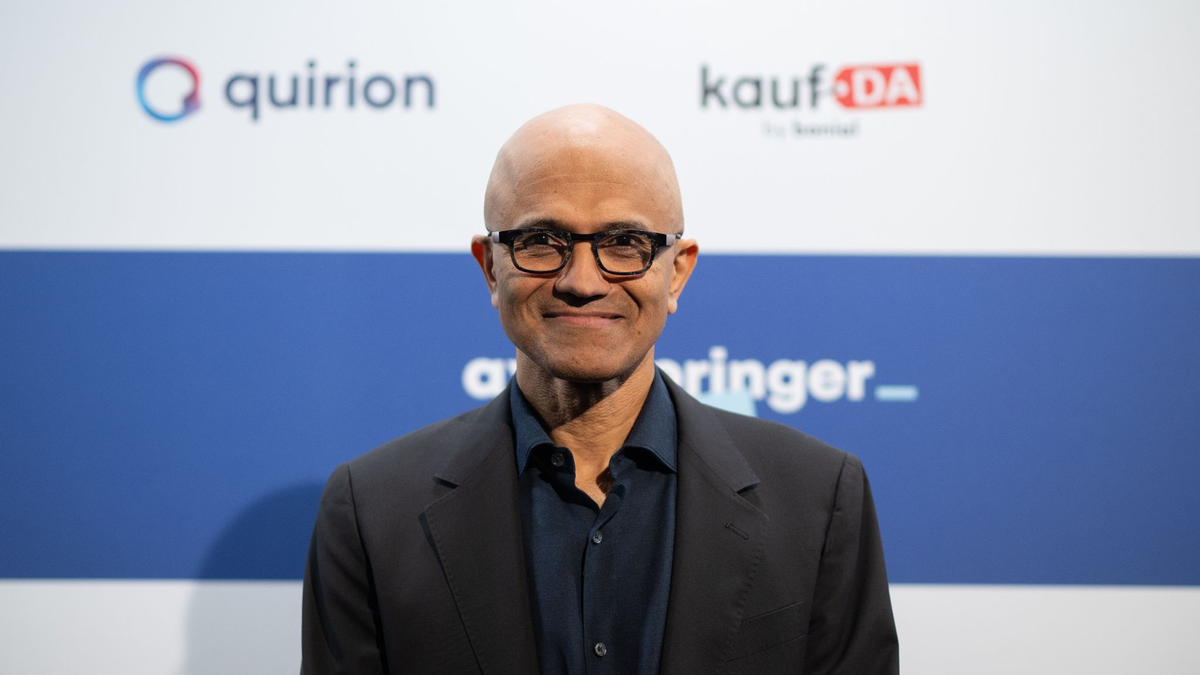 Menschliche Fähigkeiten wie kritisches Denken würden in der Zukunft möglicherweise sogar noch wichtiger werden, prognostiziert der Microsoft-Chef. - Foto: Sebastian Christoph Gollnow/dpa