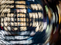 In Banken sind Überstunden weiter verbreitet als in anderen Branchen. (Symbolbild) - Foto: Frank Rumpenhorst/dpa