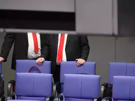 Zwei Bundestagsabgeordnete (Archiv) - Foto: über dts Nachrichtenagentur