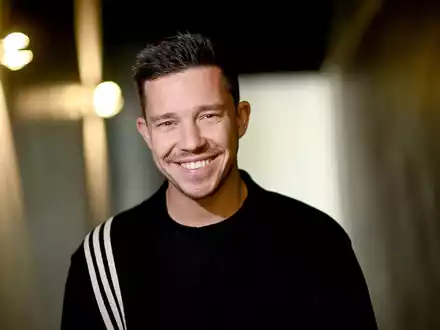 Popstar Nico Santos wird im kommenden Jahr erstmals Vater und will deshalb in den nächsten Monaten etwas kürzertreten. - Foto: Britta Pedersen/dpa