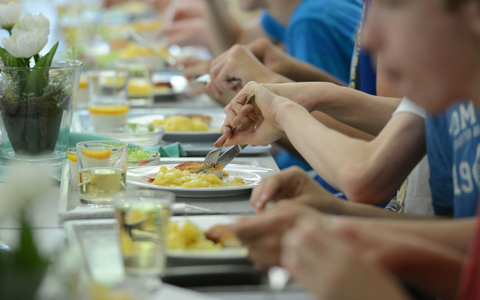 Eine internationale Initiative unter dem Dach der Vereinten Nationen berät in Paris, wie jedes Kind auf der Welt bis 2030 Zugang zu Schulmahlzeiten erhält. - Foto: Franziska Kraufmann/dpa Eine internationale Initiative unter dem Dach der Vereinten Nationen berät in Paris, wie jedes Kind auf der Welt bis 2030 Zugang zu Schulmahlzeiten erhält. - Foto: Franziska Kraufmann/dpa