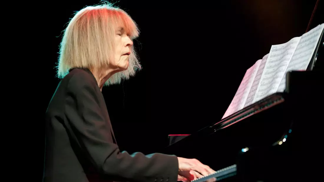 Carla Bley auf dem Moers Festival 2012. Jetzt ist die Pianistin im Alter von 87 Jahren gestorben. - Bild: Bernd Thissen/dpa