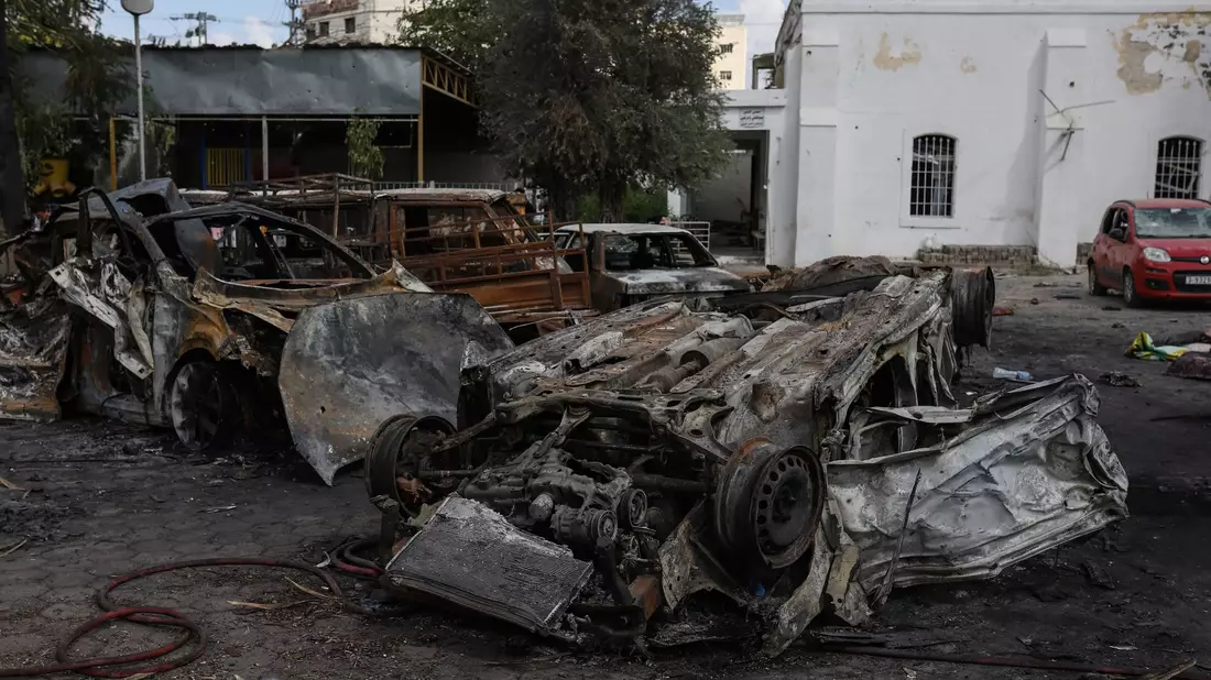 Nach dem Explosion am Krankenhaus Ahli Arab. - Bild: Mohammad Abu Elsebah/dpa