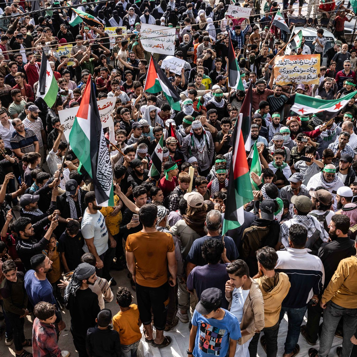 Eine Solidaritätsdemonstration für die Palästinenser in Atme (Syrien). - Foto: Anas Alkharboutli/dpa