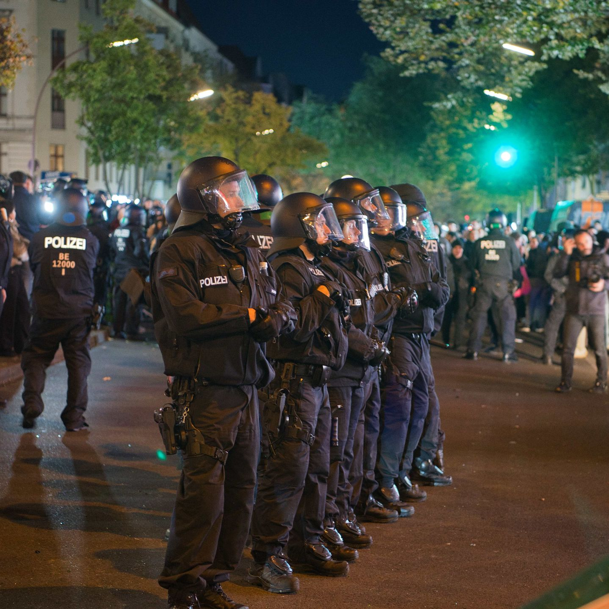 Polizeieinsatz in der Sonnenallee im Berliner Bezirk Neukölln. - Foto: Paul Zinken/dpa