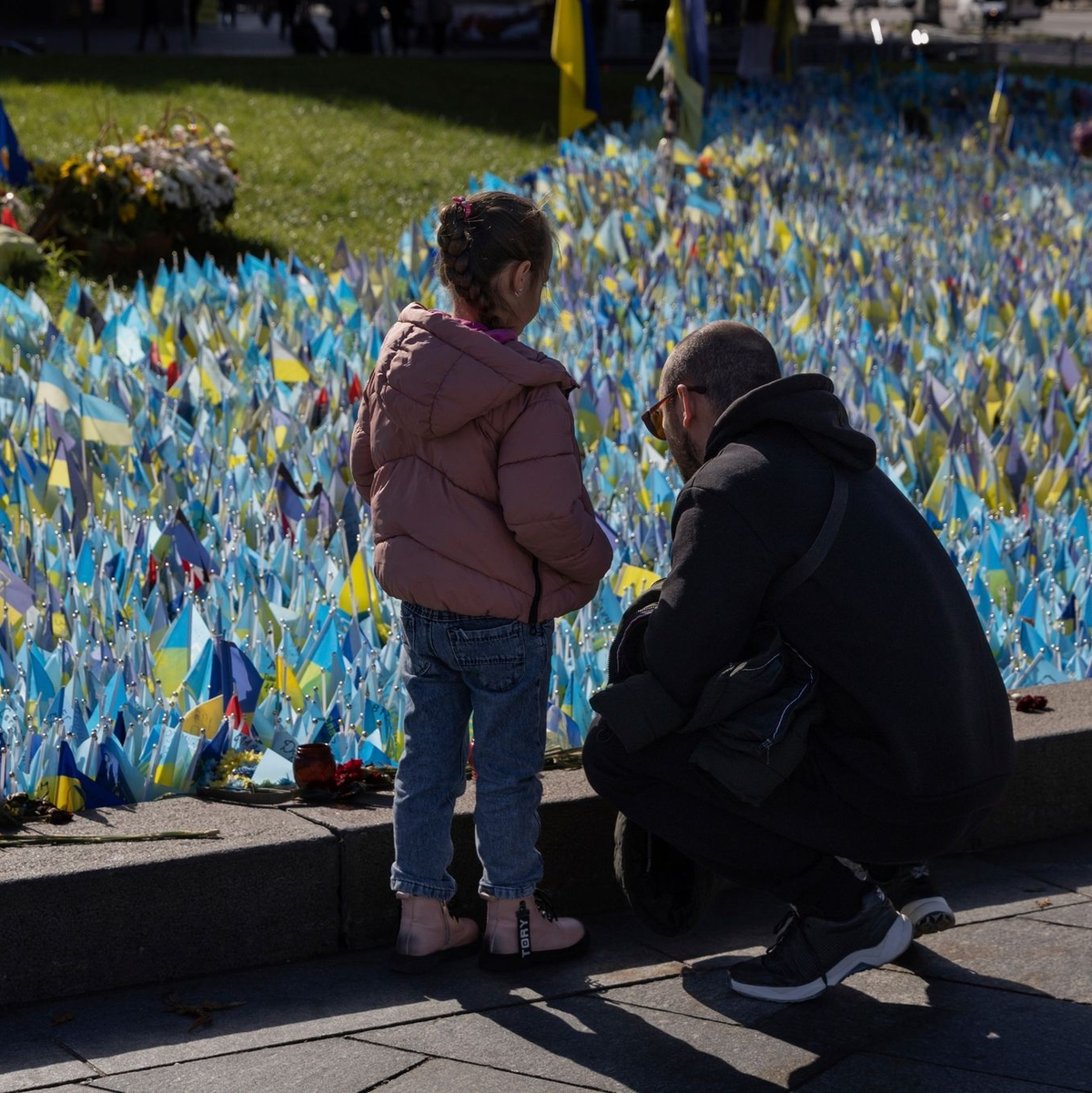 Mehr als ein Dutzend Menschen sterben.  - Foto: Alex Babenko/AP/dpa