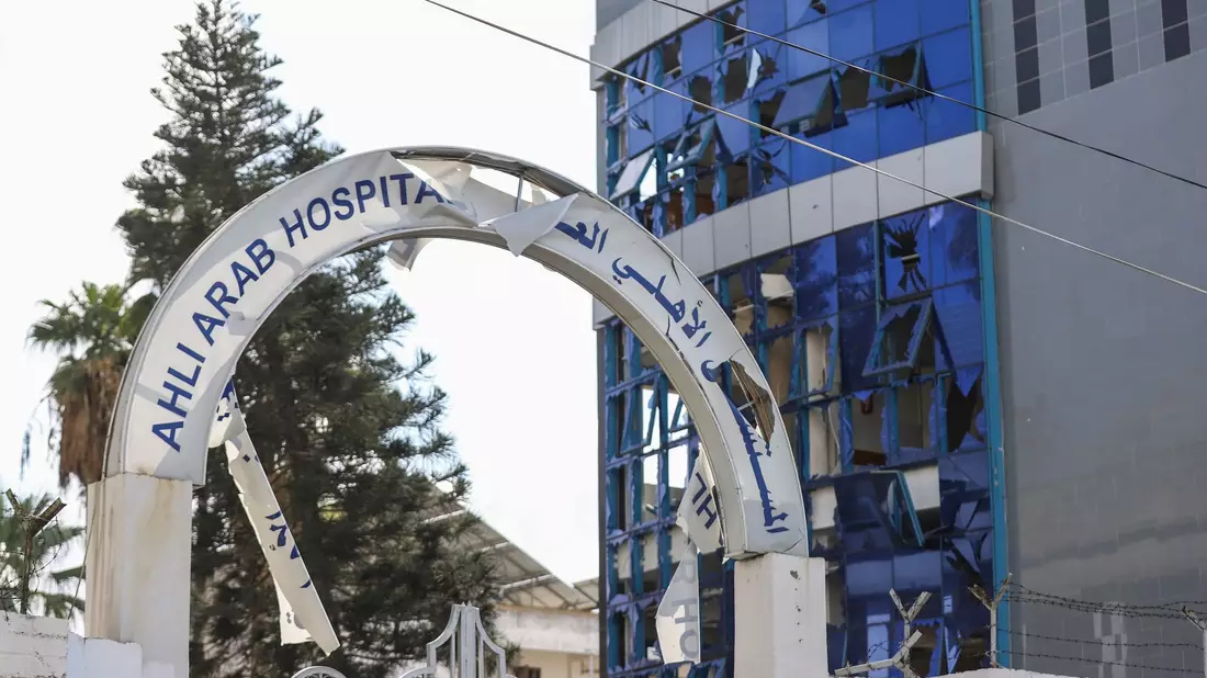 «Die Zerstörung des Krankenhauses gestern hat den Druck auf dieses bröckelnde, angeschlagene und traurige Gesundheitssystem weiter erhöht», sagt UN-Nothilfekoordinator Martin Griffiths. - Bild: Mohammad Abu Elsebah/dpa