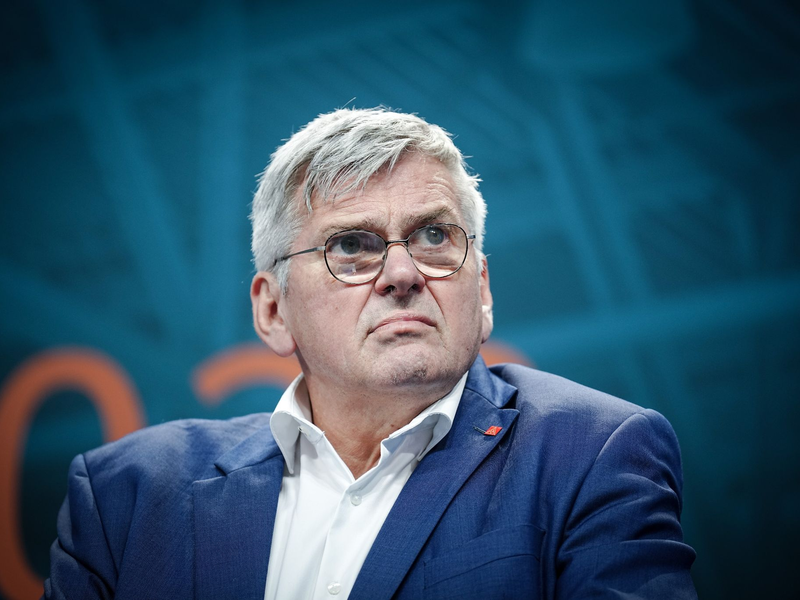 Jörg Hofmann ist das Bohren dicker Bretter gewohnt. - Foto: Kay Nietfeld/dpa