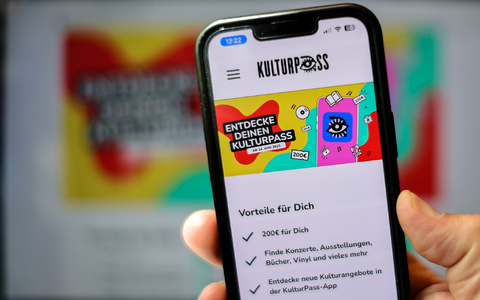 Nach jüngsten Zahlen haben sich bisher 211.570 Jugendliche für den Kulturpass freischalten lassen. - Foto: Jan Woitas/dpa Nach jüngsten Zahlen haben sich bisher 211.570 Jugendliche für den Kulturpass freischalten lassen. - Foto: Jan Woitas/dpa