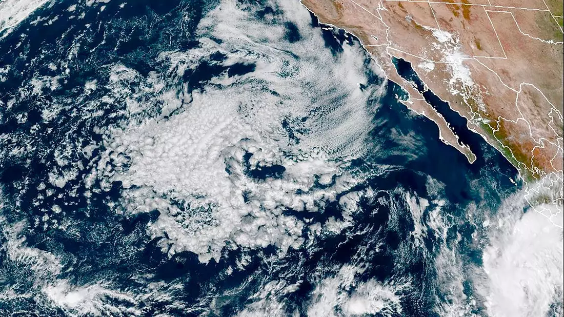 Das Satellitenbild zeigt, wie sich der Hurrikan «Norma» in der Nähe der mexikanischen Westpazifikküste bildet. - Bild: Uncredited/NOAA/AP/dpa
