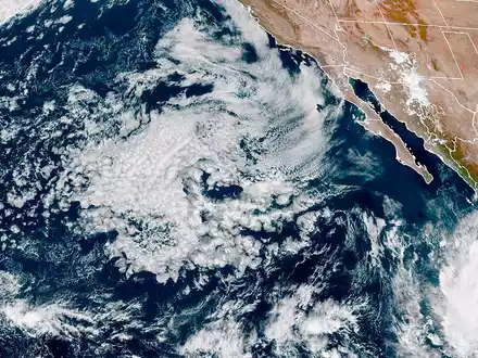 Das Satellitenbild zeigt, wie sich der Hurrikan «Norma» in der Nähe der mexikanischen Westpazifikküste bildet. - Foto: Uncredited/NOAA/AP/dpa