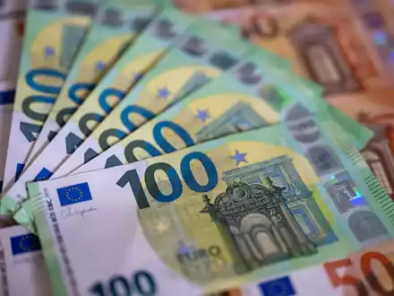 Union und SPD haben sich auf ein historisches Finanzpaket geeinigt - auf Kosten neuer Schulden (Symbolbild) - Foto: Monika Skolimowska/dpa