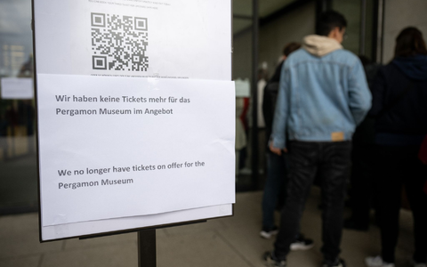 «Wir haben keine Tickets mehr für das Pergamon Museum im Angebot»: Ab 23. Oktober sind die Türen des Museums für einige Jahre ganz zu. - Foto: Sebastian Christoph Gollnow/dpa «Wir haben keine Tickets mehr für das Pergamon Museum im Angebot»: Ab 23. Oktober sind die Türen des Museums für einige Jahre ganz zu. - Foto: Sebastian Christoph Gollnow/dpa