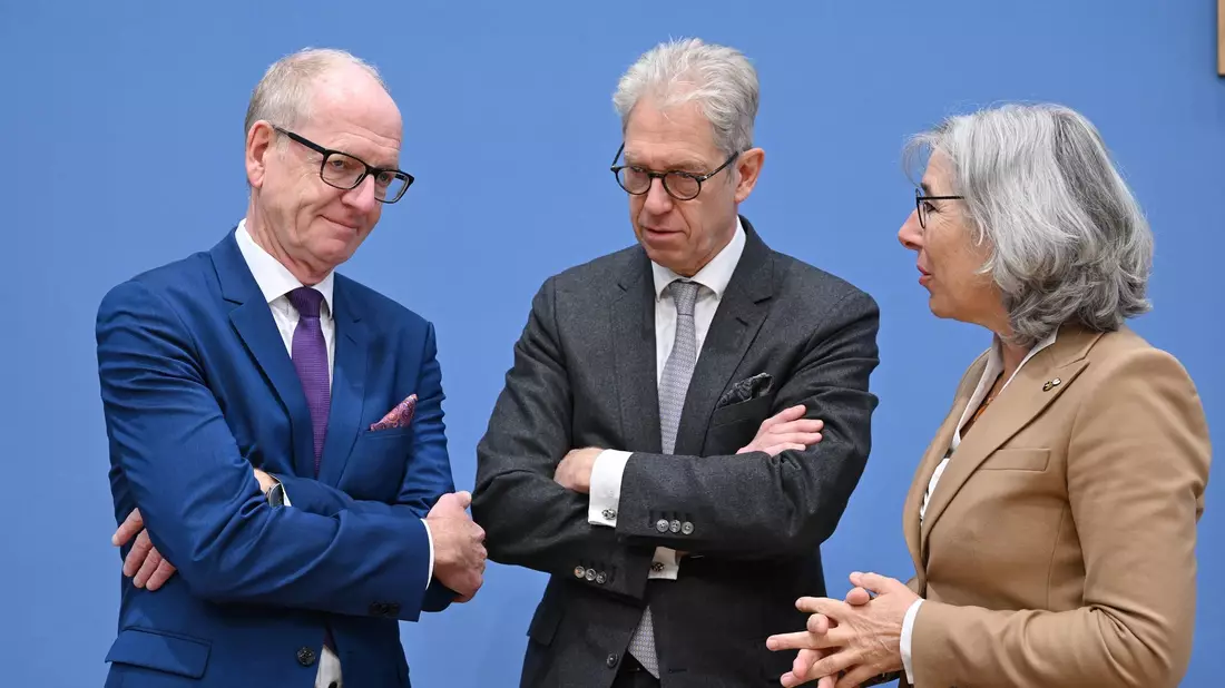 Verbände von Ärzten, Zahnärzten und Apotheken haben einen «Notruf» an Kanzler Scholz gerichtet. - Bild: Soeren Stache/dpa