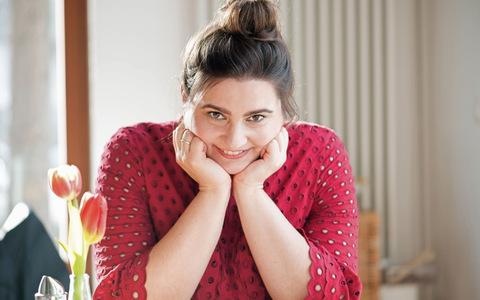 Die Autorin Kathinka Engel ist auf Tiktok aktiv. - Foto: Diane von Schoen/Kathinka Engel/dpa